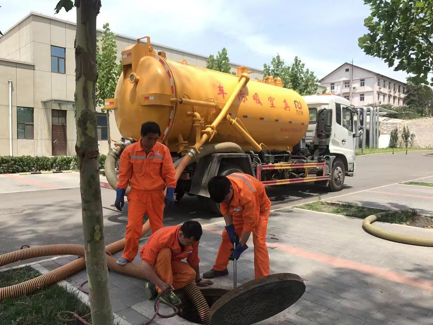 城厢化粪池清理与5-8吨吸粪车施工效率分析